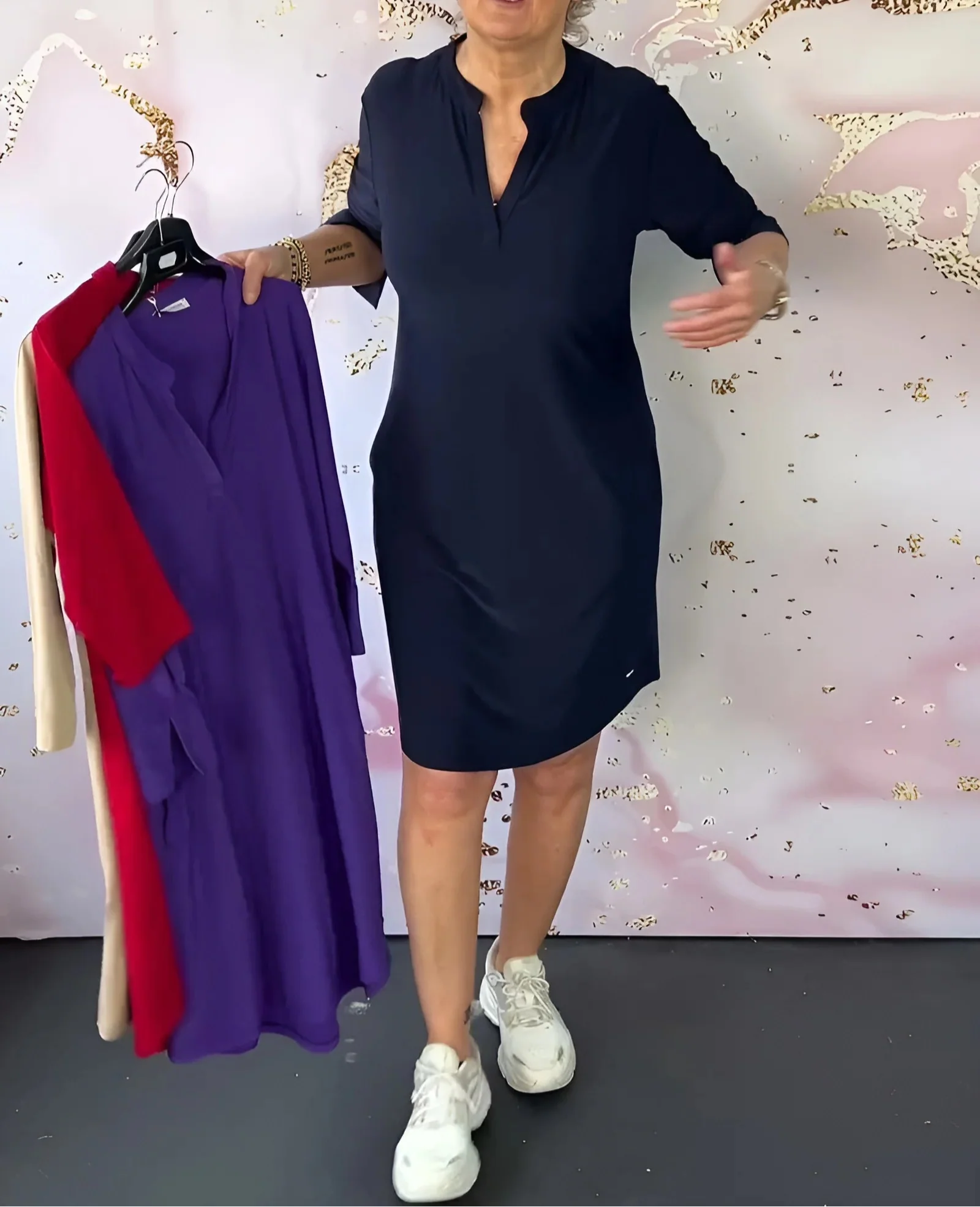 Birgit - Komfort Ensfarvet Kjole med V hals