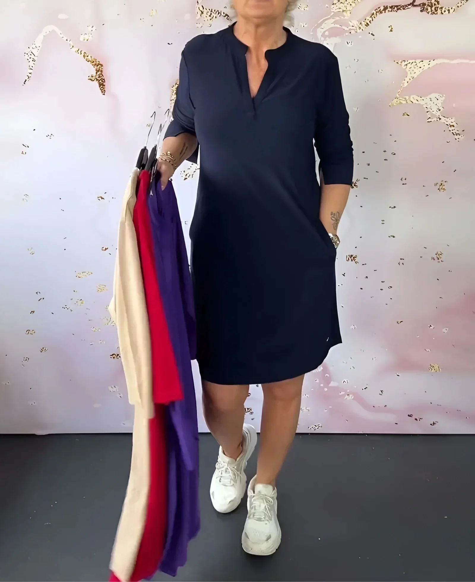 Birgit - Komfort Ensfarvet Kjole med V hals