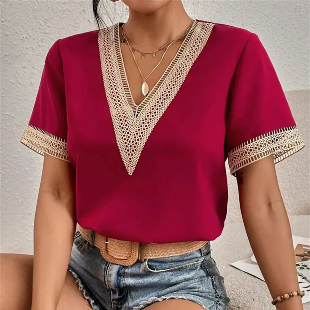 Juliette - Elegant Bomuldsbluse med Blondedetaljer