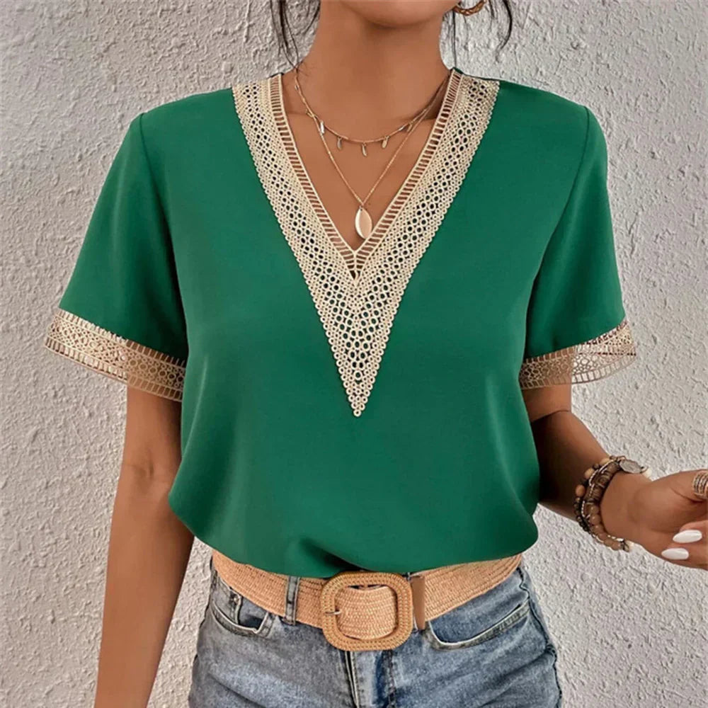 Juliette - Elegant Bomuldsbluse med Blondedetaljer