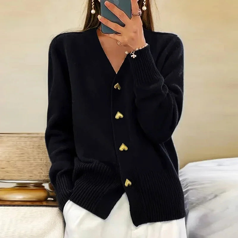 Grace - Elegantný Kardigán so Srdcovými Gombíkmi