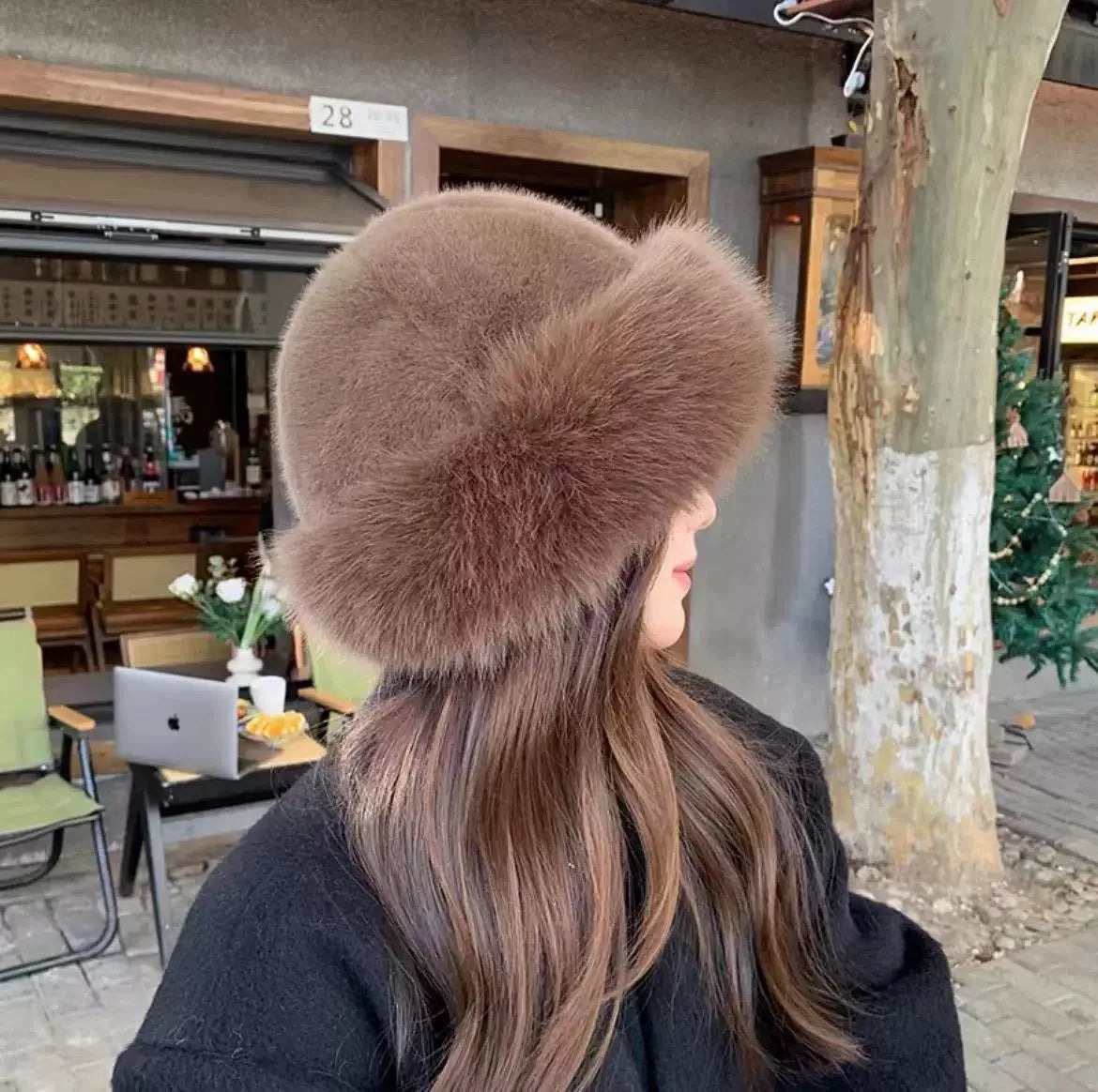 April - Chapeau Élegant en Fourrure Premium