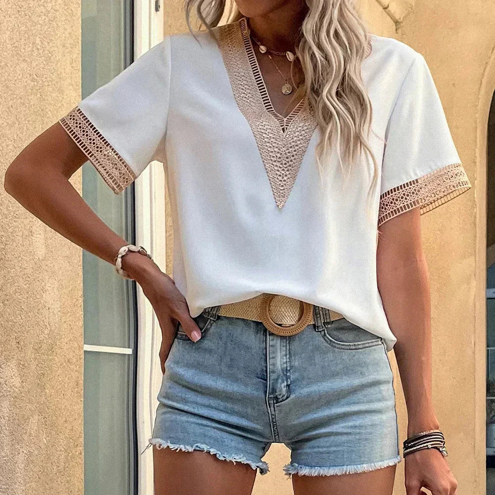Juliette - Elegant Bomuldsbluse med Blondedetaljer