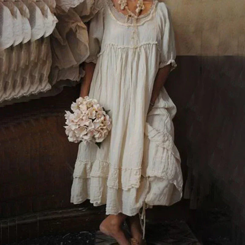Margit - Elegancka i Lejąca Sukienka Boho z Falbanami