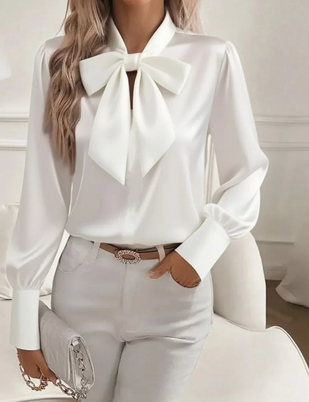 Naira - Élégante Blouse en Satin Col Nœud