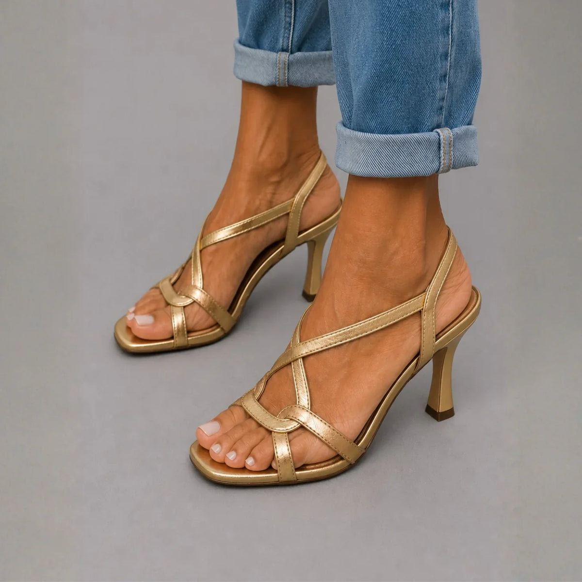 Asteria - Sandalias Elegantes con Tacón Dorado Metálico