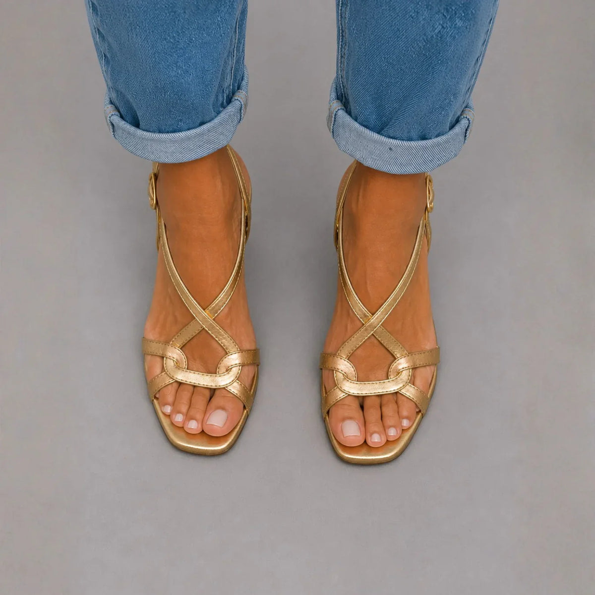 Asteria - Sandalias Elegantes con Tacón Dorado Metálico