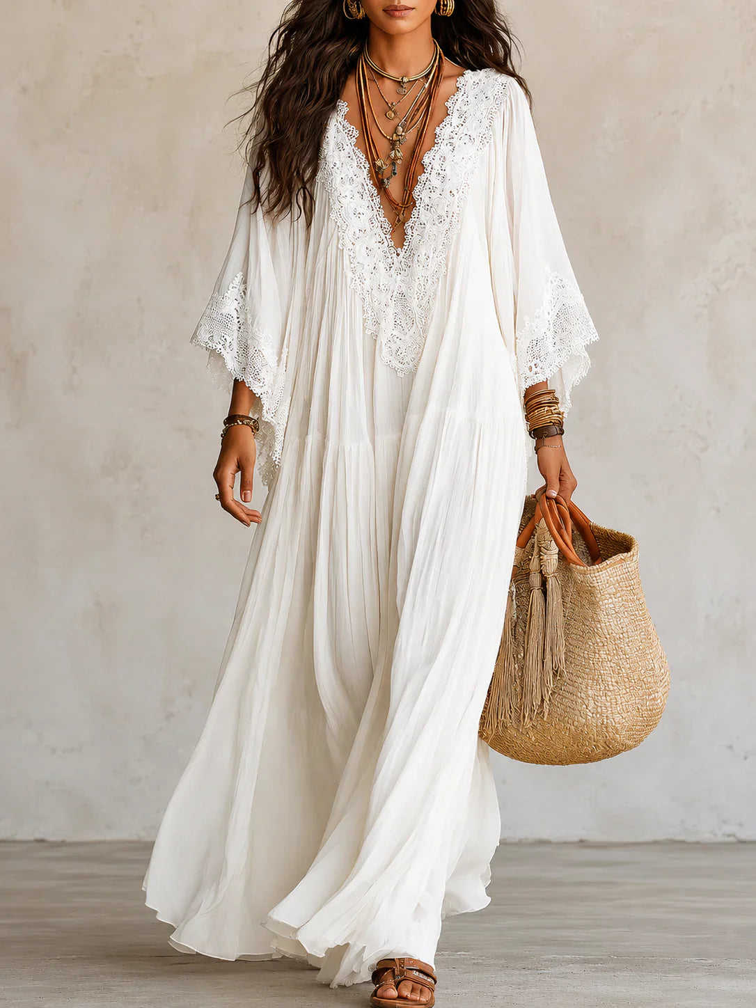 Serina - Vestido Maxi Blanco con Escote y Detalles Bordados