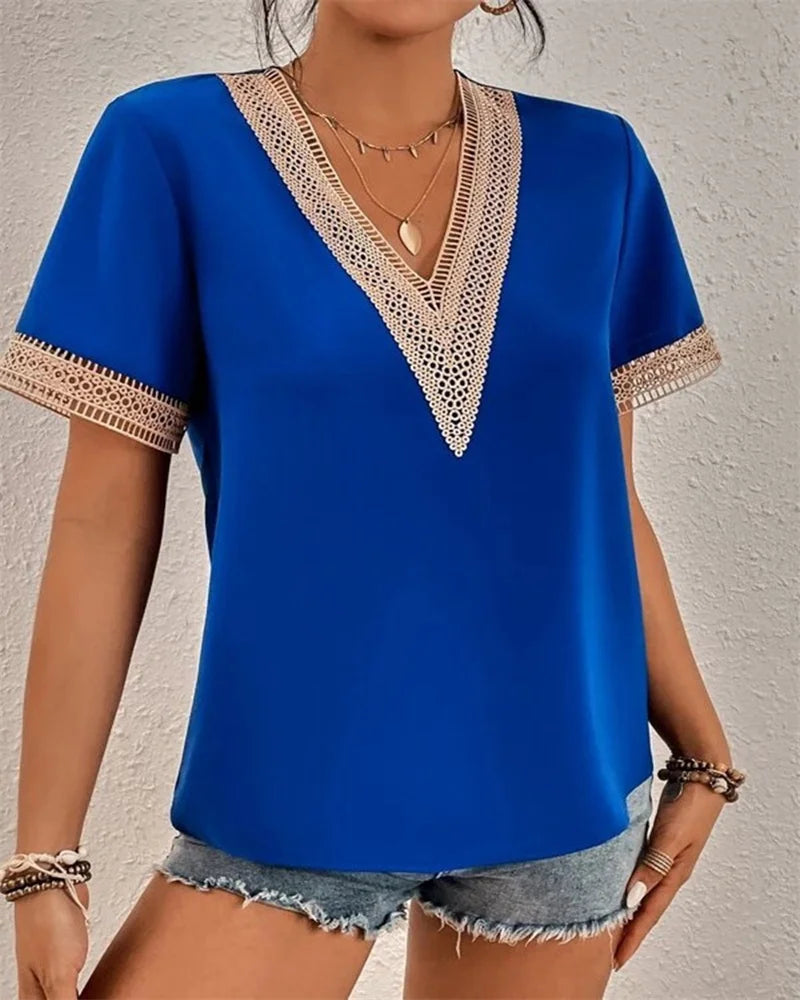 Juliette - Elegant Bomuldsbluse med Blondedetaljer