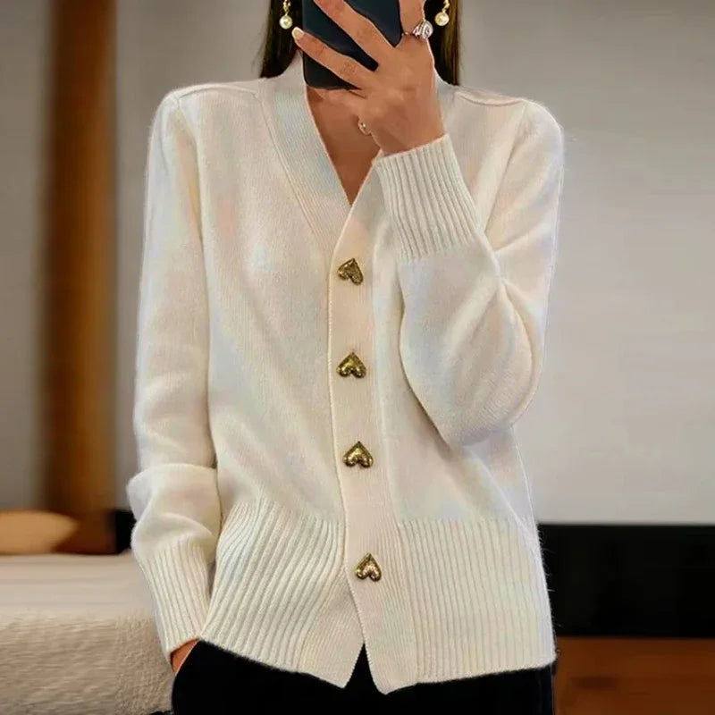 Grace - Elegantný Kardigán so Srdcovými Gombíkmi